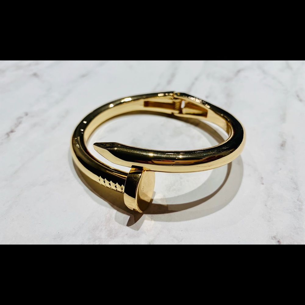 Tarnish resistant gold colored hinge gold bracelet